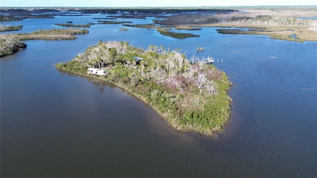 7472 W THUNDERBIRD ISLAND, Homosassa, FL 34448