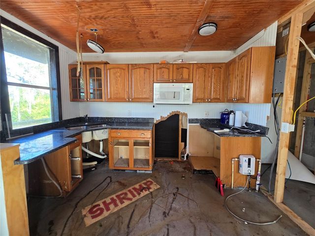 7472 W THUNDERBIRD ISLAND, Homosassa, FL 34448