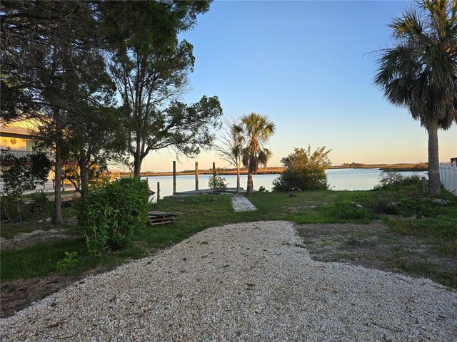 7472 W THUNDERBIRD ISLAND, Homosassa, FL 34448