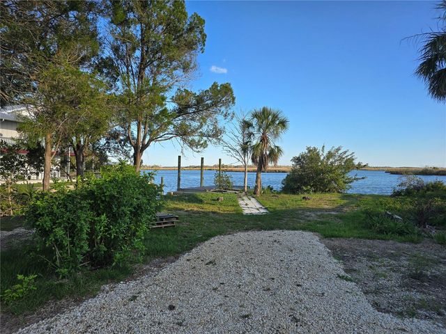 7472 W THUNDERBIRD ISLAND, Homosassa, FL 34448