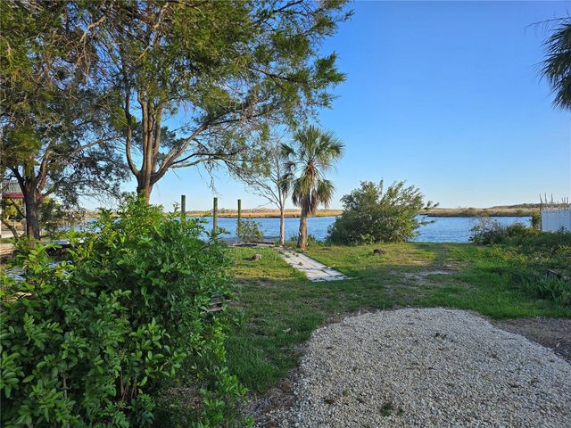 7472 W THUNDERBIRD ISLAND, Homosassa, FL 34448