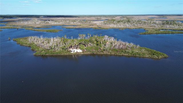 7472 W THUNDERBIRD ISLAND, Homosassa, FL 34448