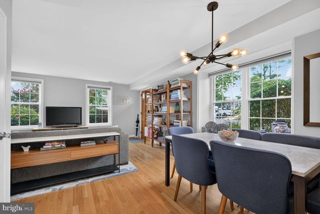 2306 N DEARING ST, Alexandria, VA 22302