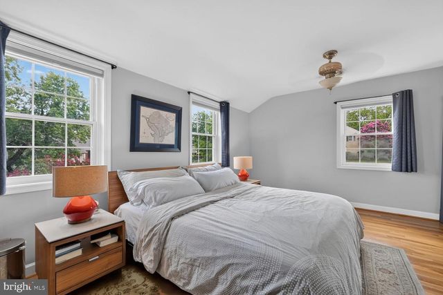 2306 N DEARING ST, Alexandria, VA 22302