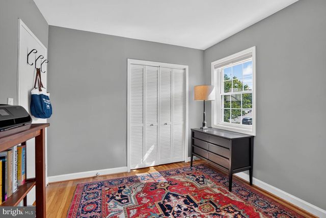 2306 N DEARING ST, Alexandria, VA 22302
