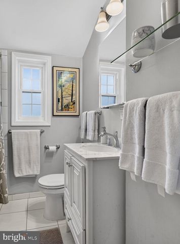 2306 N DEARING ST, Alexandria, VA 22302