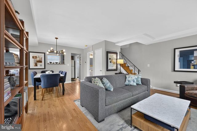 2306 N DEARING ST, Alexandria, VA 22302