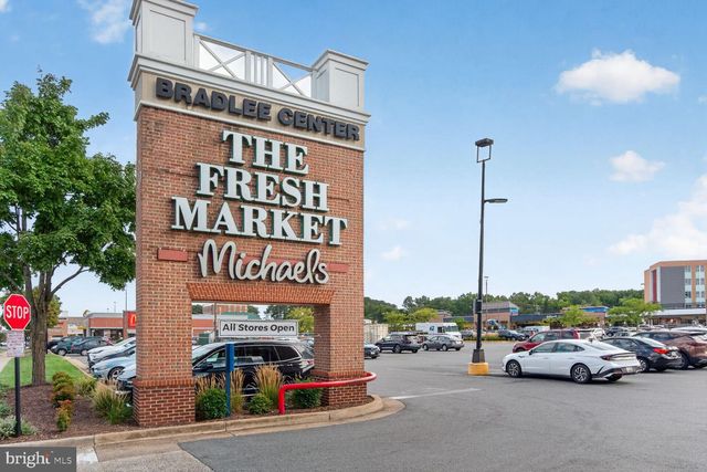 2306 N DEARING ST, Alexandria, VA 22302