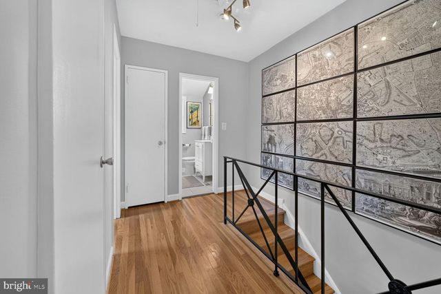 2306 N DEARING ST, Alexandria, VA 22302
