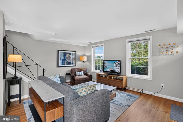 2306 N DEARING ST, Alexandria, VA 22302