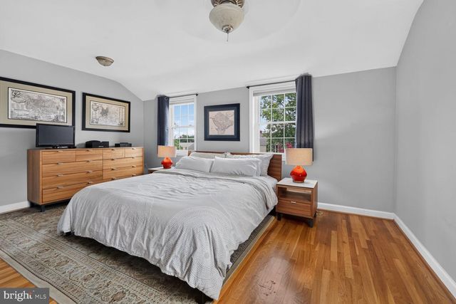 2306 N DEARING ST, Alexandria, VA 22302