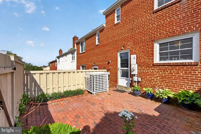 2306 N DEARING ST, Alexandria, VA 22302