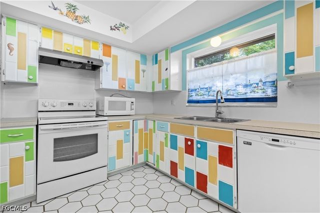 1330 SE 44th TER, Cape Coral, FL 33904