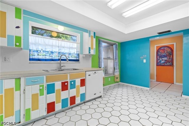 1330 SE 44th TER, Cape Coral, FL 33904