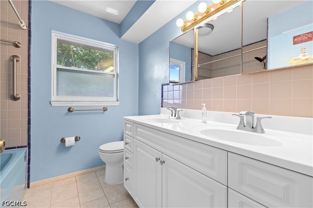 1330 SE 44th TER, Cape Coral, FL 33904