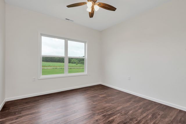1380 Lanning Rd, Lawrenceburg, TN 38464
