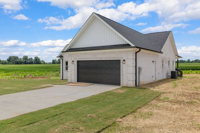 1380 Lanning Rd, Lawrenceburg, TN 38464