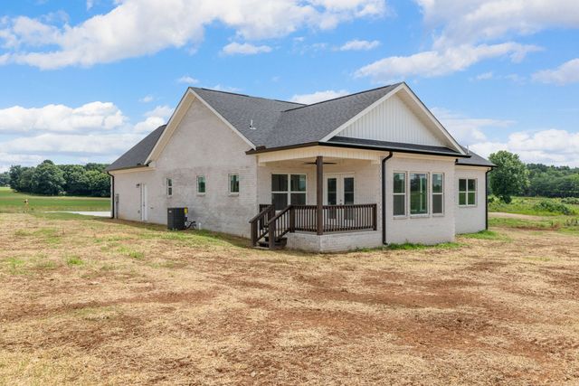 1380 Lanning Rd, Lawrenceburg, TN 38464