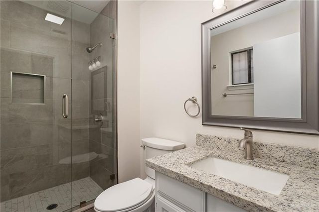 301 E La Vista Avenue 2, Mcallen, TX 78501