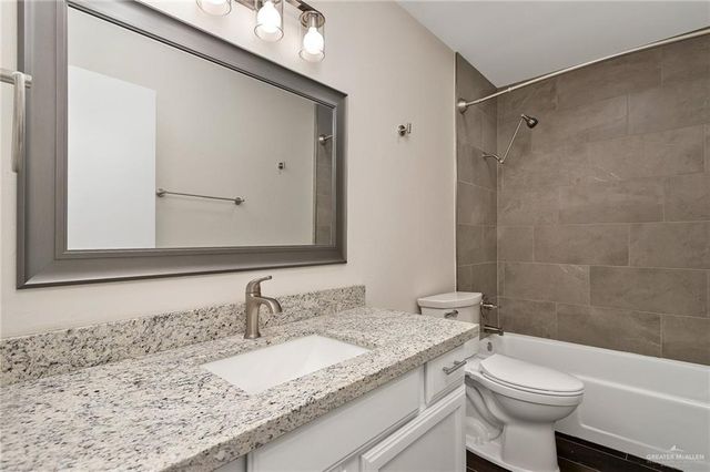 301 E La Vista Avenue 2, Mcallen, TX 78501