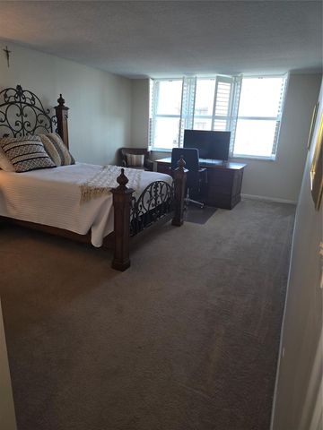 1150 Hillsboro Mile 708, Hillsboro Beach, FL 33062