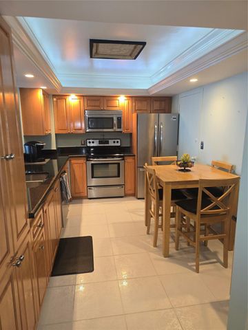 1150 Hillsboro Mile 708, Hillsboro Beach, FL 33062