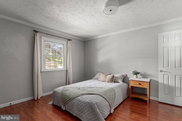 100 HUNTCREST CIR, Winchester, VA 22602