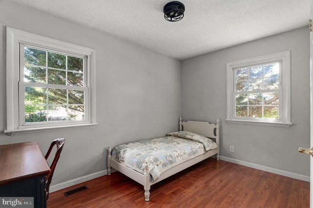 100 HUNTCREST CIR, Winchester, VA 22602