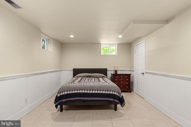 100 HUNTCREST CIR, Winchester, VA 22602
