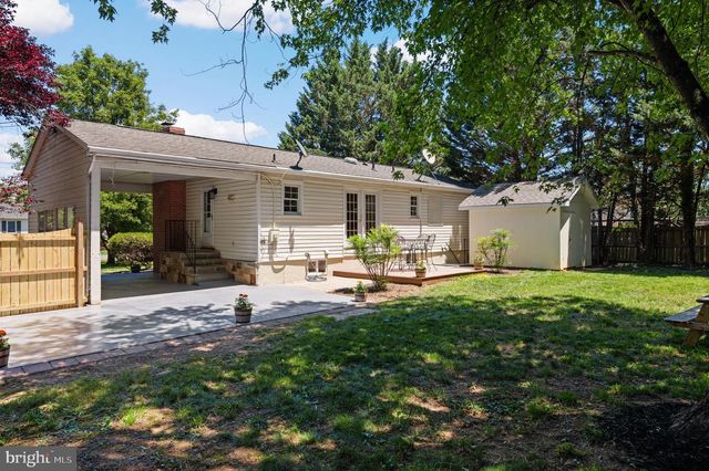 100 HUNTCREST CIR, Winchester, VA 22602