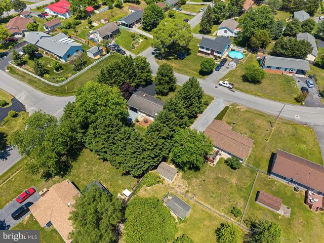 100 HUNTCREST CIR, Winchester, VA 22602