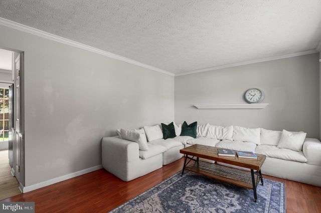 100 HUNTCREST CIR, Winchester, VA 22602