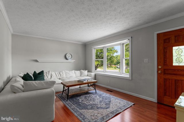 100 HUNTCREST CIR, Winchester, VA 22602