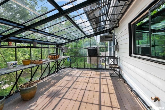 223 N 2ND Street, Le Claire, IA 52753