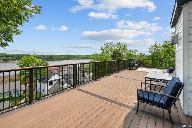 223 N 2ND Street, Le Claire, IA 52753