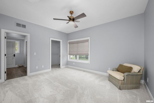 223 N 2ND Street, Le Claire, IA 52753