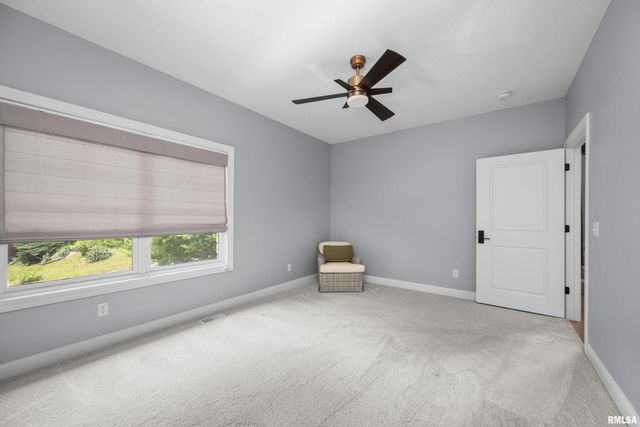 223 N 2ND Street, Le Claire, IA 52753