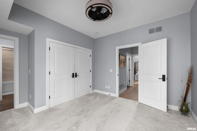 223 N 2ND Street, Le Claire, IA 52753