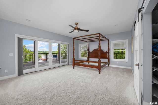 223 N 2ND Street, Le Claire, IA 52753