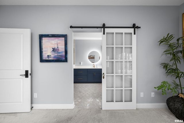 223 N 2ND Street, Le Claire, IA 52753