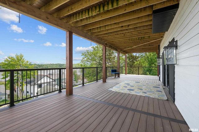 223 N 2ND Street, Le Claire, IA 52753