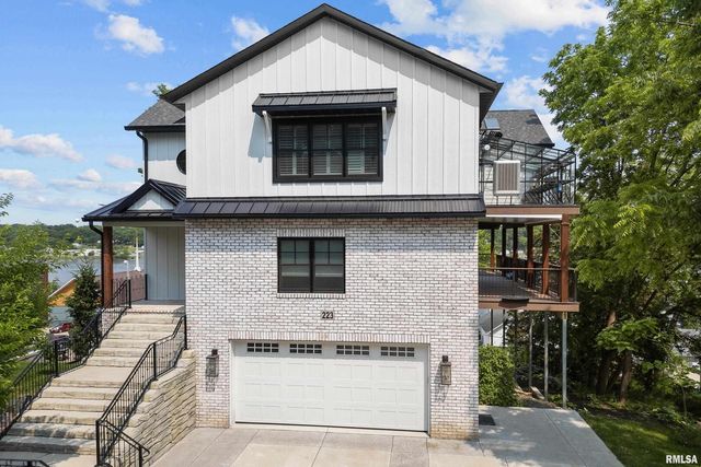 223 N 2ND Street, Le Claire, IA 52753