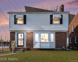 19135 Hartwell, Detroit, MI 48235