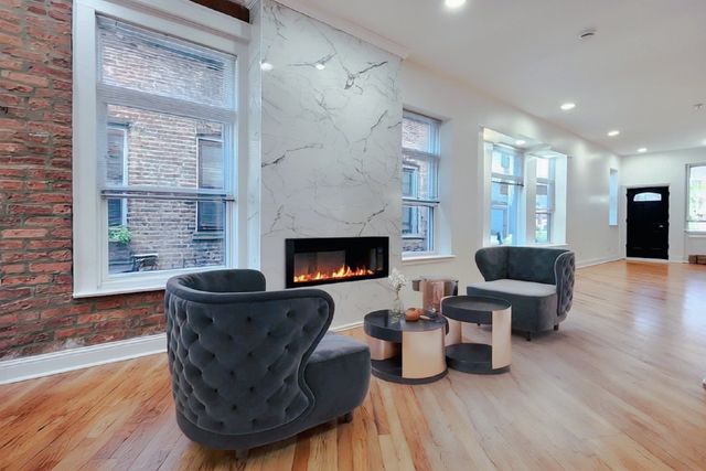 6450 S Greenwood Avenue, Chicago, IL 60637