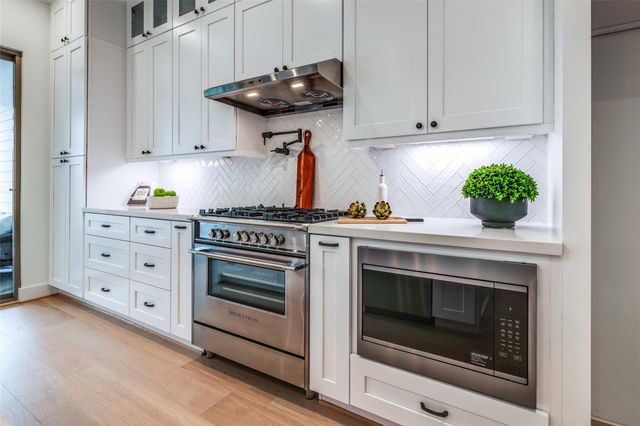 1016 Peden Street, Houston, TX 77006