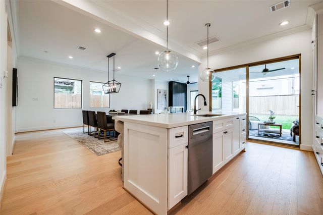 1016 Peden Street, Houston, TX 77006