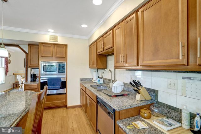 7520 WALNUT HILL LN, Falls Church, VA 22042