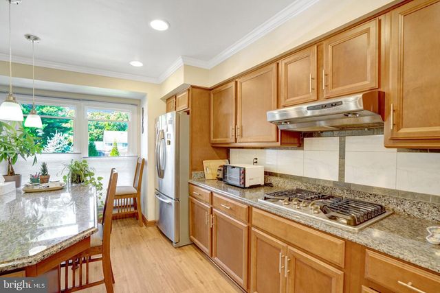7520 WALNUT HILL LN, Falls Church, VA 22042