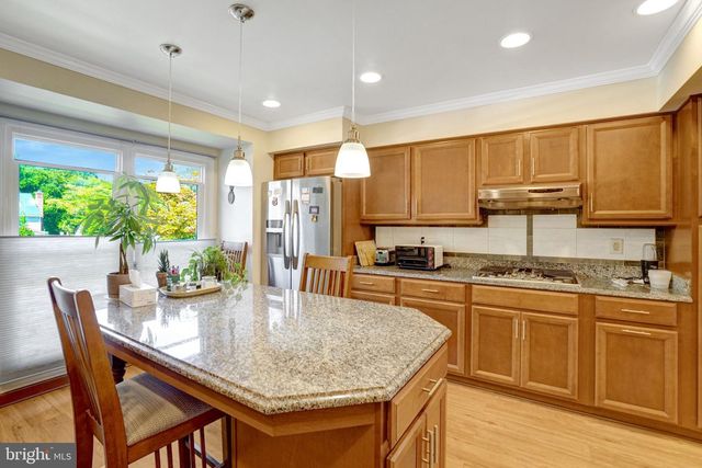 7520 WALNUT HILL LN, Falls Church, VA 22042