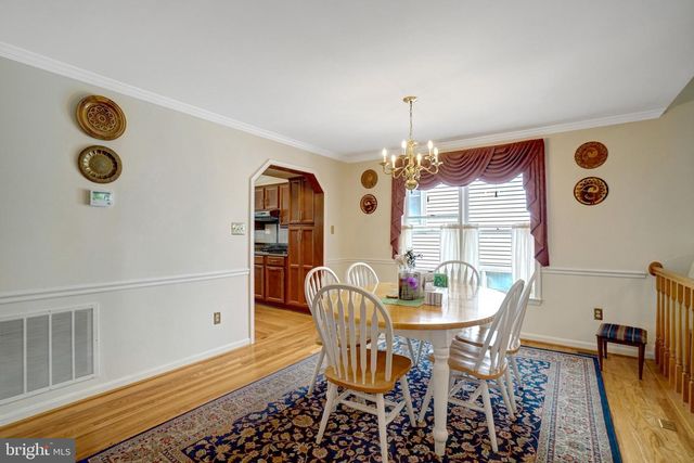 7520 WALNUT HILL LN, Falls Church, VA 22042